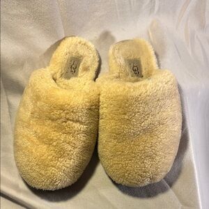 UGG Fluffy Cream Slippers. Size 7
